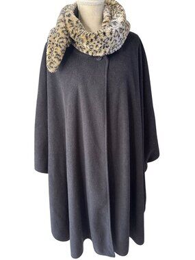 Vintage Preston & York Black Fleece Cape Poncho With Leopard Print Faux Fur Coll